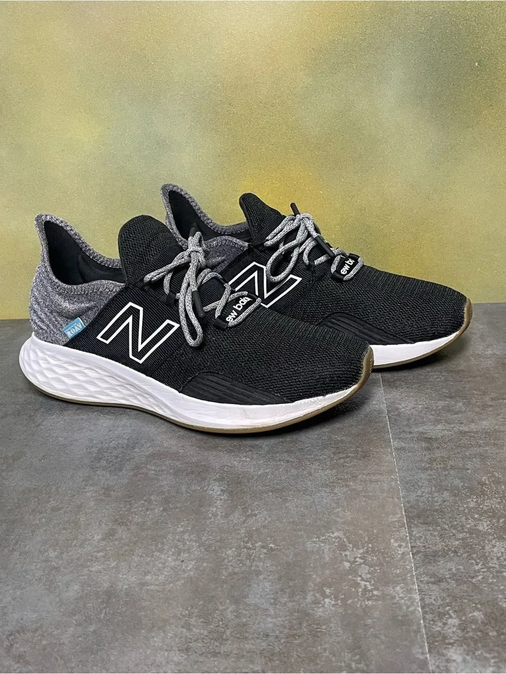 New Balance Women's Fresh Foam Roav T-Shirt Black/Gray Sneakers Size 9.5B